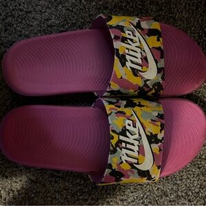 Nike pink camo slides